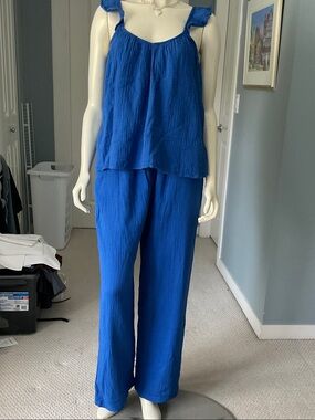 NWT blue flowy tank top